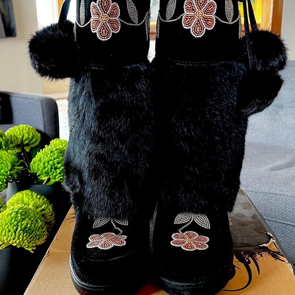 Manitoba Mukluks/Métis Mukluks/Black/size 8